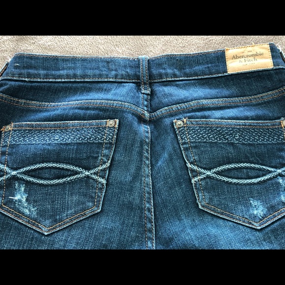 Women’s Abercrombie Jeans 2 W26 Perfect Stretch - Picture 2 of 8